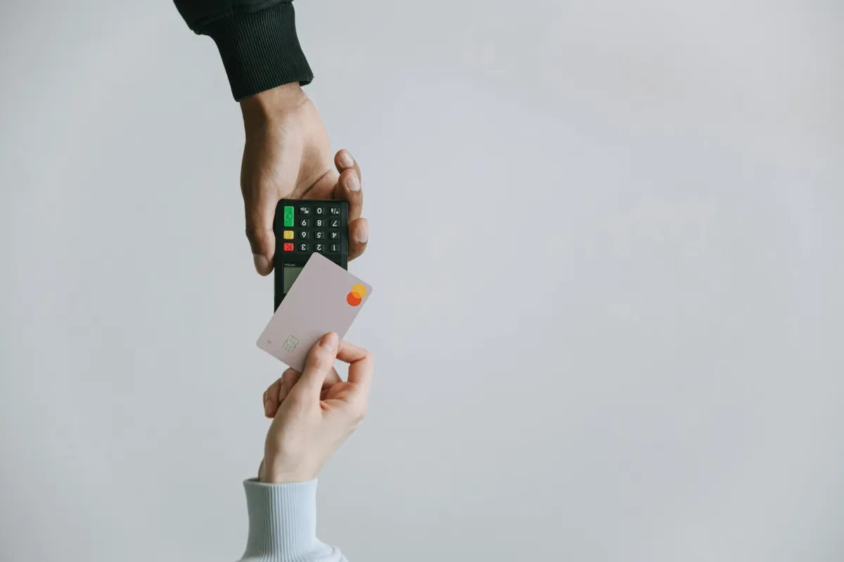 Client paying a mortgage advisor