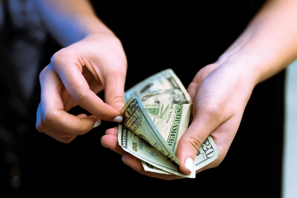 How Much Do Mortgage Advisors Earn?